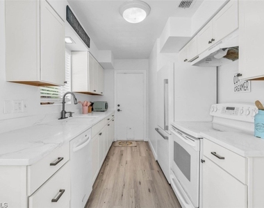1661 Coronado Road - Photo Thumbnail 37