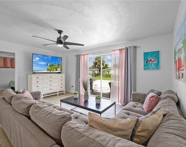 1661 Coronado Road - Photo Thumbnail 11