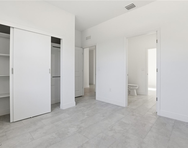 1087 Rugby Lane - Photo Thumbnail 12