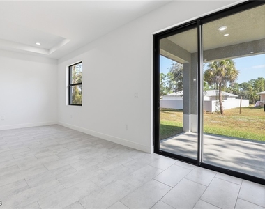 1087 Rugby Lane - Photo Thumbnail 5