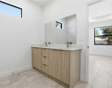 1087 Rugby Lane - Photo Thumbnail 9