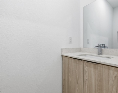 1087 Rugby Lane - Photo Thumbnail 16