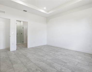 1087 Rugby Lane - Photo Thumbnail 7