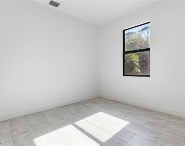 1087 Rugby Lane - Photo Thumbnail 13