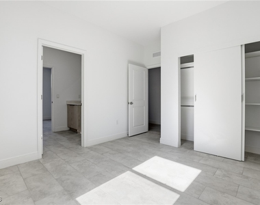1087 Rugby Lane - Photo Thumbnail 14