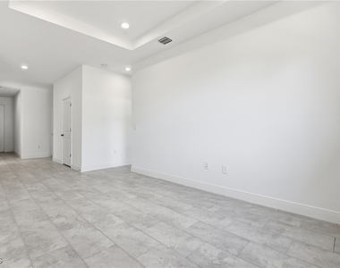 1087 Rugby Lane - Photo Thumbnail 4