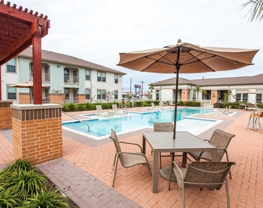 2725 Leopard Street - Photo Thumbnail 3
