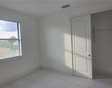 925 Chenault Street - Photo Thumbnail 10