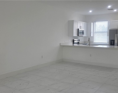 925 Chenault Street - Photo Thumbnail 6