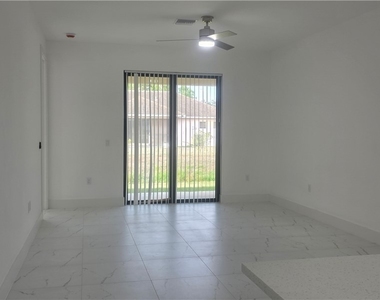 925 Chenault Street - Photo Thumbnail 4