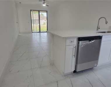 925 Chenault Street - Photo Thumbnail 3