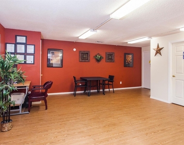411 Lozano Street - Photo Thumbnail 2