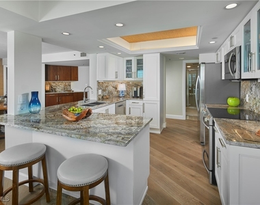 4651 Gulf Shore Boulevard N - Photo Thumbnail 5