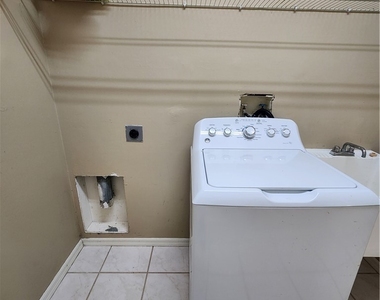 11082 Lakeland Circle - Photo Thumbnail 21