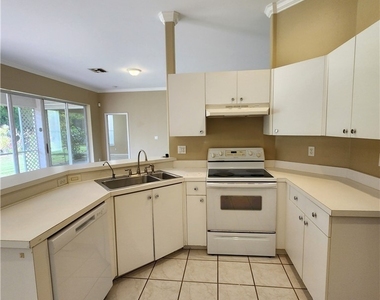 11082 Lakeland Circle - Photo Thumbnail 8