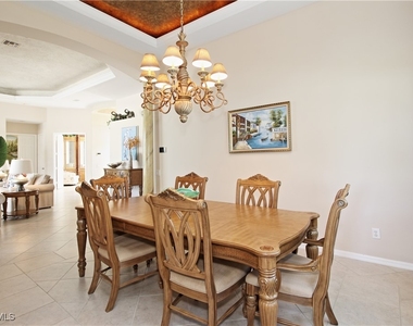 1901 Winding Oaks Way - Photo Thumbnail 8
