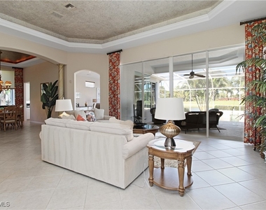 1901 Winding Oaks Way - Photo Thumbnail 7