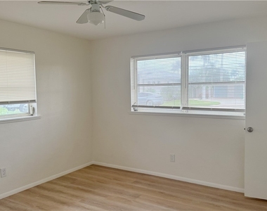 757 95th Avenue N - Photo Thumbnail 5