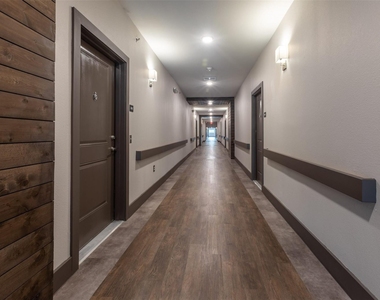 1515 Roosevelt Avenue - Photo Thumbnail 15