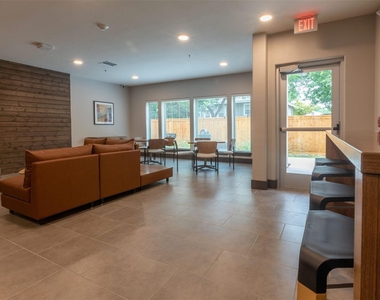 1515 Roosevelt Avenue - Photo Thumbnail 11