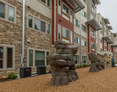 1515 Roosevelt Avenue - Photo Thumbnail 2