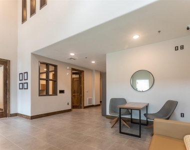 1515 Roosevelt Avenue - Photo Thumbnail 12