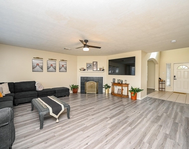 12122 Lucky Meadow Drive - Photo Thumbnail 7