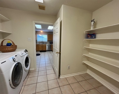 12122 Lucky Meadow Drive - Photo Thumbnail 18