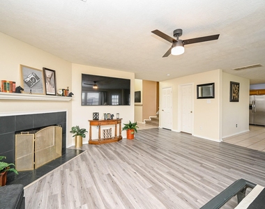 12122 Lucky Meadow Drive - Photo Thumbnail 8