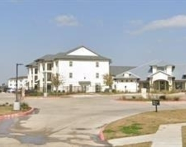 5502 Henderson St - Photo Thumbnail 2