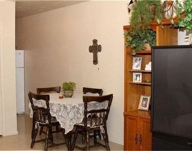 919 Sutton Drive - Photo Thumbnail 3