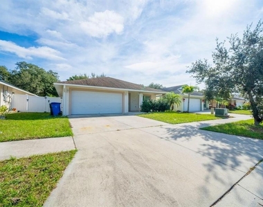 2025 Peaceful Palm Street - Photo Thumbnail 2