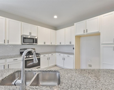 6207 Voyagers Place - Photo Thumbnail 12