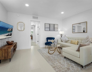 137 Avenida Messina - Photo Thumbnail 21