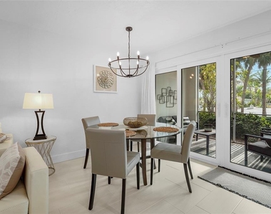 137 Avenida Messina - Photo Thumbnail 4