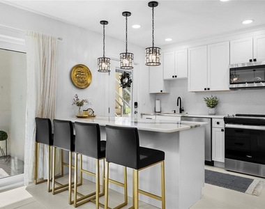 137 Avenida Messina - Photo Thumbnail 16