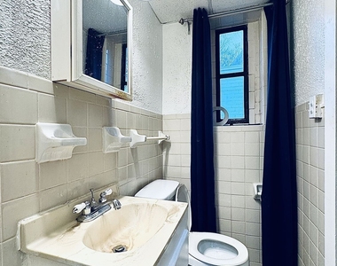 1447 Oxford Road Ne - Photo Thumbnail 4