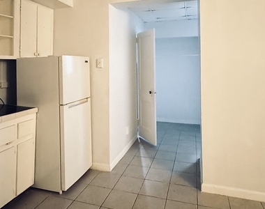 1447 Oxford Road Ne - Photo Thumbnail 3