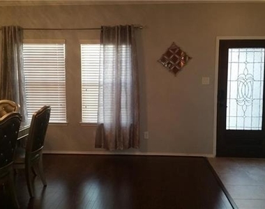 4717 Lathem Drive - Photo Thumbnail 7