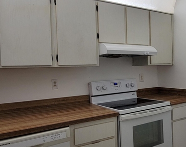 3712 N University Drive - Photo Thumbnail 6