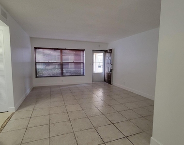 3712 N University Drive - Photo Thumbnail 2