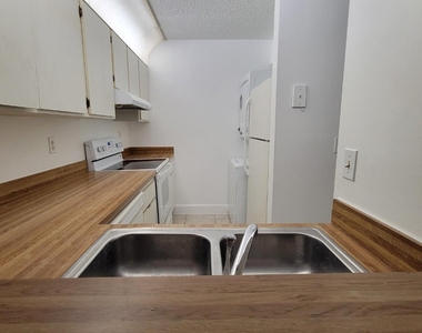 3712 N University Drive - Photo Thumbnail 8