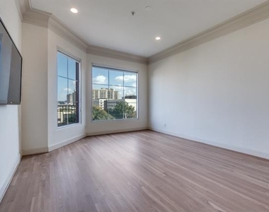 3535 Gillespie Street - Photo Thumbnail 11