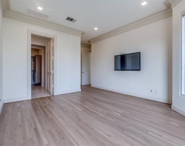 3535 Gillespie Street - Photo Thumbnail 12
