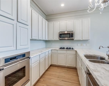 3535 Gillespie Street - Photo Thumbnail 7