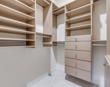 3535 Gillespie Street - Photo Thumbnail 14