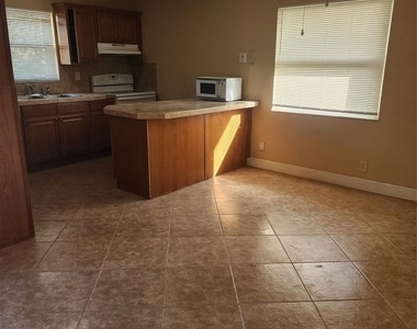 4150 Woodside Drive - Photo Thumbnail 3