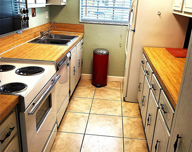 1152 Circle Drive - Photo Thumbnail 1
