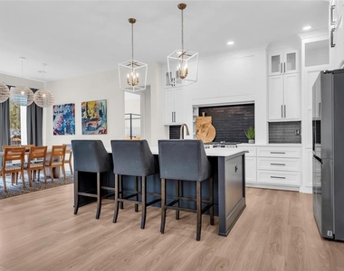 8913 Pear Street - Photo Thumbnail 7