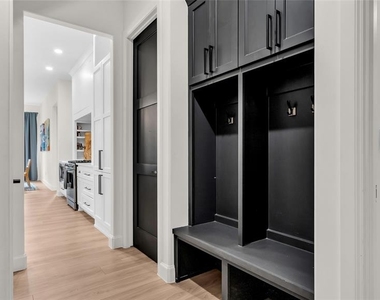 8913 Pear Street - Photo Thumbnail 10